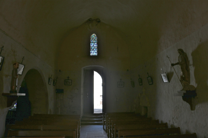 Eglise Saint Aignan :la nef vers le portail. - Saint-Aigny