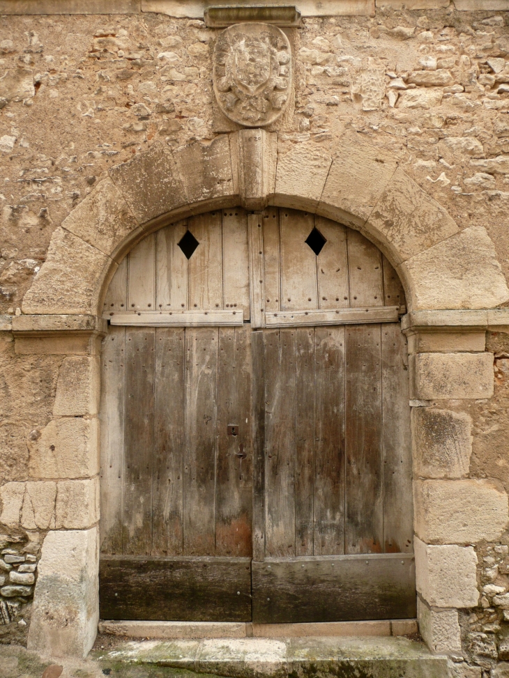 Porte construite en 1620 - Saint-Gaultier
