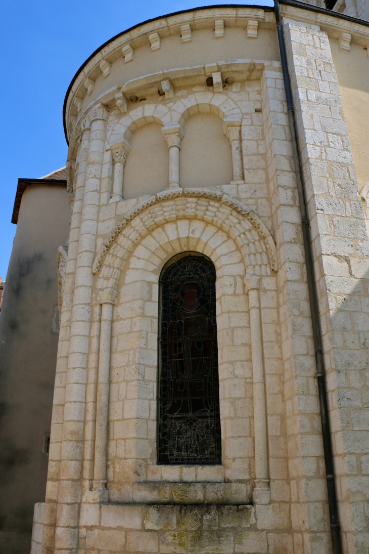 Le chevet de l'église Saint Gaultier. - Saint-Gaultier