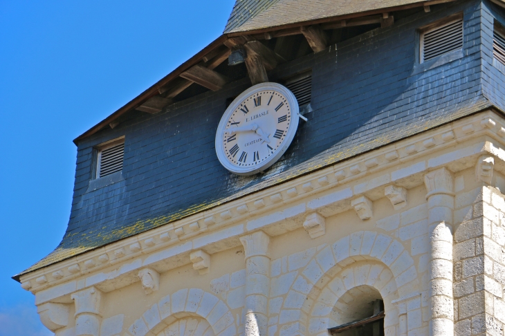 L'horloge coté nord du clocher de l'église Saint Gaultier. - Saint-Gaultier
