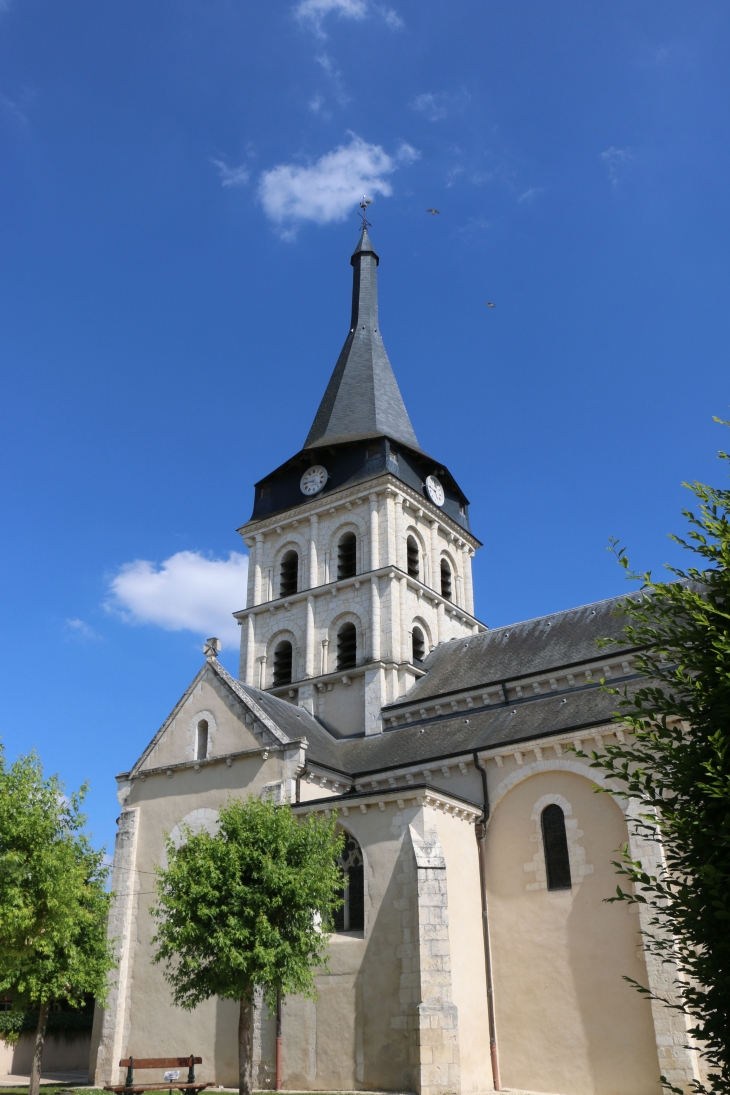 Le clocher de l'église Saint Gaultier. - Saint-Gaultier