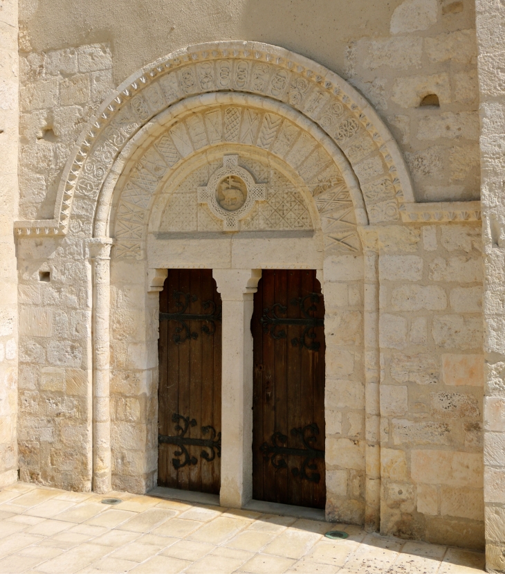 Eglise-saint-gaultier-le-portail roman-de-la-facade-nord et son Agnus Dei.