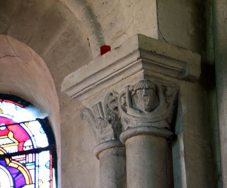 Eglise Saint Gaultier : chapiteaux. - Saint-Gaultier