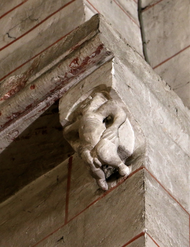 Eglise SaintGaultier : corbeau de la nef. - Saint-Gaultier