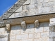 Modillons de la corniche de la façade occidentale de l'église Saint Gaultier.