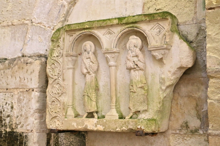 Eglise Saint Genou (ancienne abbatiale). Fragments de retable. - Saint-Genou