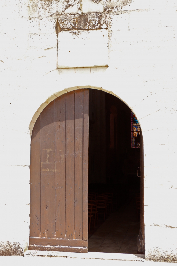 Eglise Saint Genou (ancienne abbatiale). Le portail. - Saint-Genou