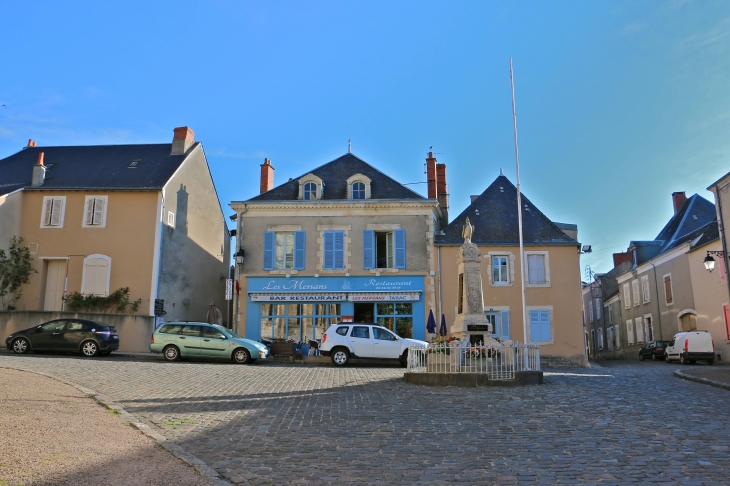 Place gérard Pornet. - Saint-Marcel