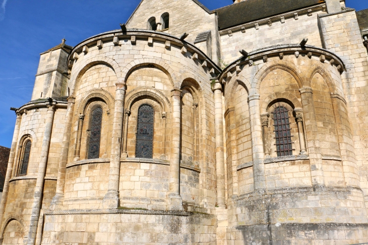 Le chevet de l'église Saint Marcel et ses absidioles. - Saint-Marcel