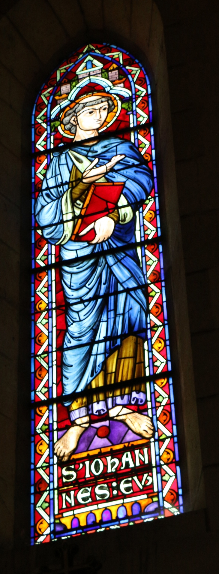 Vitrail-de-l-eglise-saint-marcel - Saint Jean l'Evangéliste.
