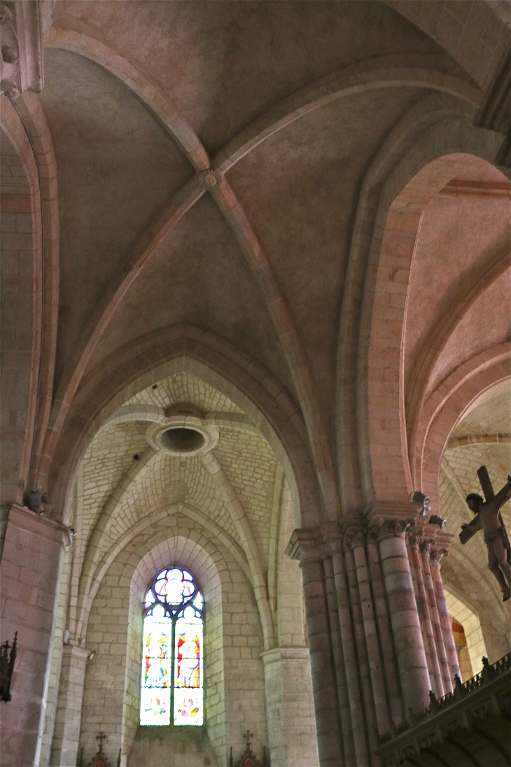 Le transept de l'église Saint Marcel. - Saint-Marcel