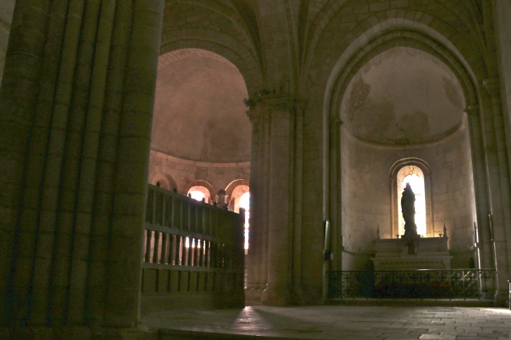 Eglise Saint Marcel : l'absidiole de droite. - Saint-Marcel