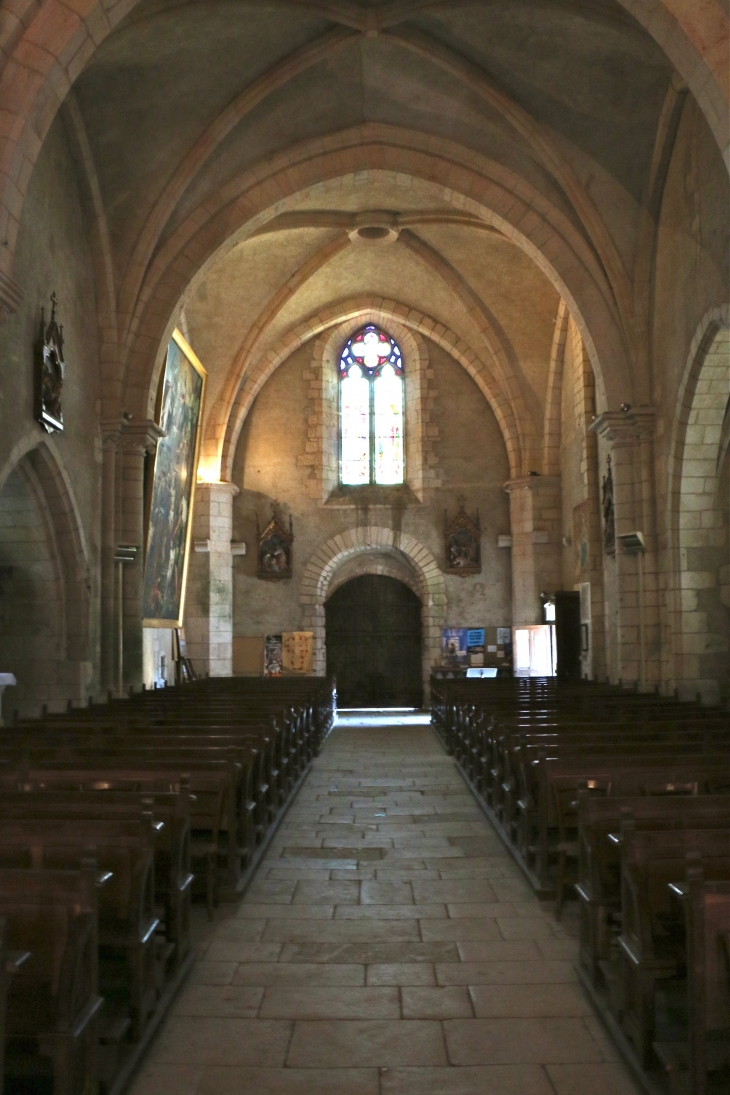 Eglise Saint Marcel : la nef vers le portail. - Saint-Marcel