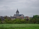 L'église Saint-Marcel.  La première église remonte au XIe siècle.   L'église Saint-Marcel a été remaniée pratiquement à toutes époques, et ce jusqu'à nos jours.  Le clocher-tour servait de donjon (XIVème). 