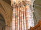 Eglise Saint Marcel : on remarque la beauté architecturale du massif pilier à multicolonettes à l'entrée du choeur.