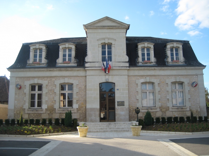 La mairie de TOURNON-ST-MARTIN. - Tournon-Saint-Martin