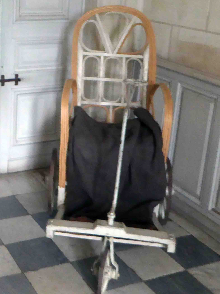 Le château de Talleyrand : fauteuil roulant de jardin - Valençay