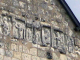 Photo suivante de Veuil bas relief sur la façade de l'église