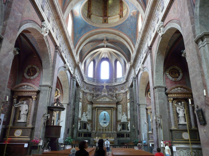 Eglise St-Vincent, la nef. - Blois
