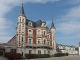 La chocolaterie Poulain.  Le château de la Villette.  En 1872, l’architecte Poupard construit au centre de l’usine une demeure patronale. Celle-ci sera représenté sur les emballages.