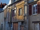 Rue de la chaîne.  L'existence de la rue de la Chaîne est attestée au moins depuis le 13ème siècle. C'est alors une partie de la route Paris-Bordeaux. 