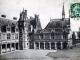 Le château (Aile de Louis XII) - La Colonnade et la Chapelle, vers 1908 (carte postale ancienne).