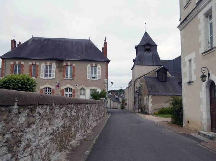 Vers l'église et la mairie - Chambon-sur-Cisse