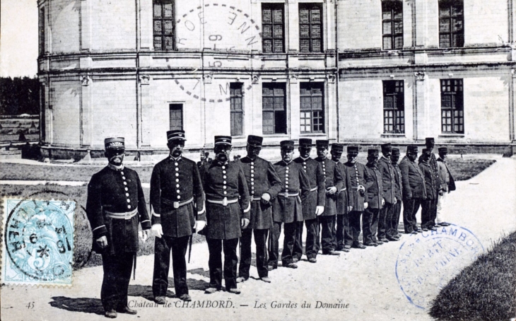 La Garde du Domaine, vers 1906 (carte postale ancienne). - Chambord