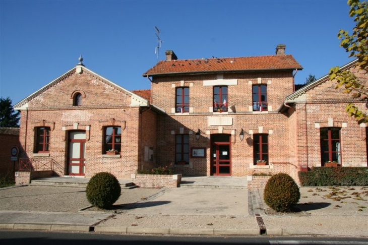 La mairie de Chaumont sur Tharonne - Chaumont-sur-Tharonne