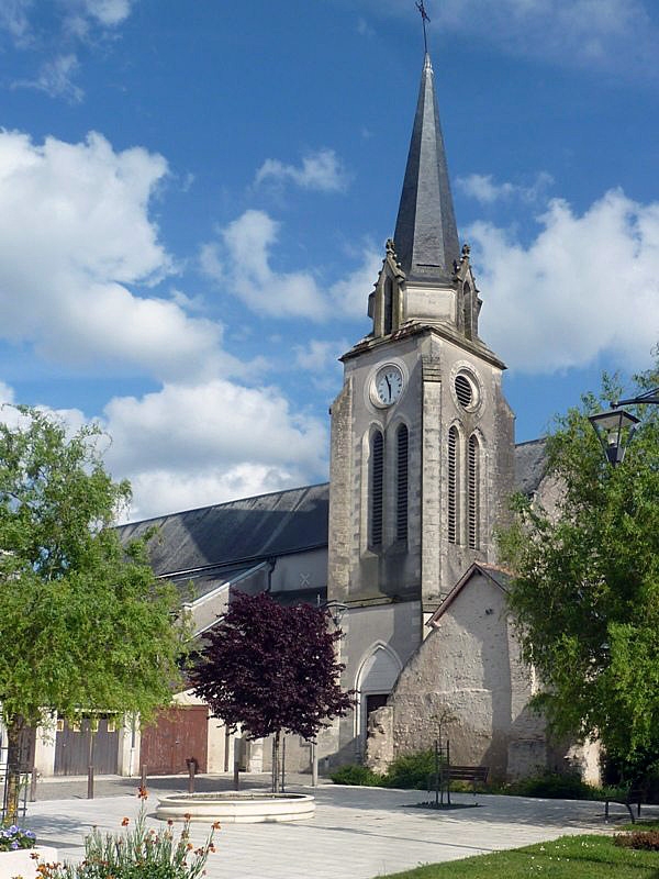 L'église. Le 1er Janvier 2017, les communes Chouzy-sur-Cisse, Coulanges et Seillac ont fusionné pour former la nouvelle commune Valloire-sur-Cisse