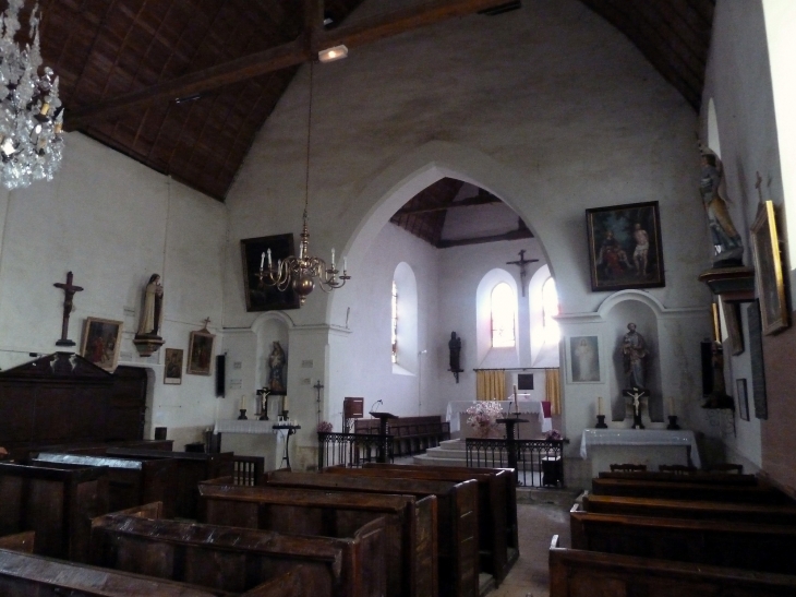 L'intérieur de l'église - Marcilly-en-Gault