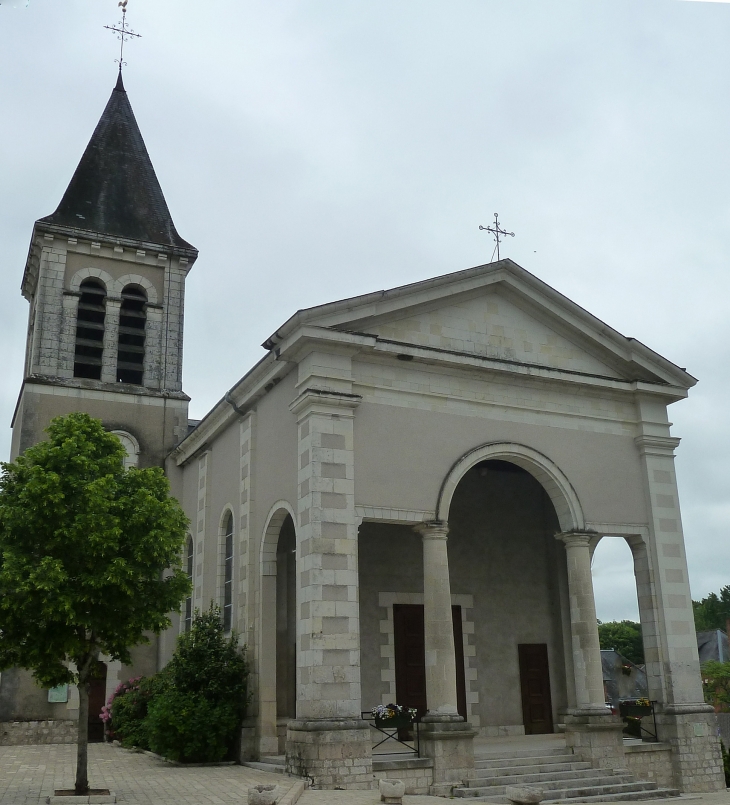 L'entrée de l'église - Neung-sur-Beuvron
