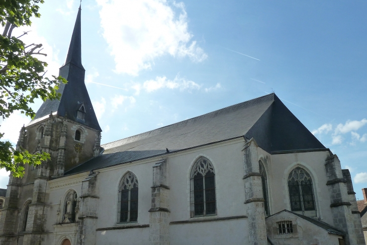 L'église. Le 1er Janvier 2017, les communes Onzain et Veuves ont fusionné pour former la nouvelle commune Veuzain sur Loire.