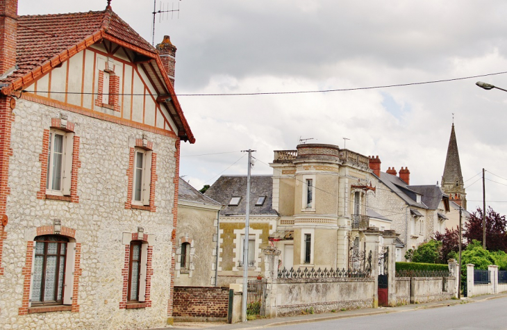 La Commune - Saint-Amand-Longpré