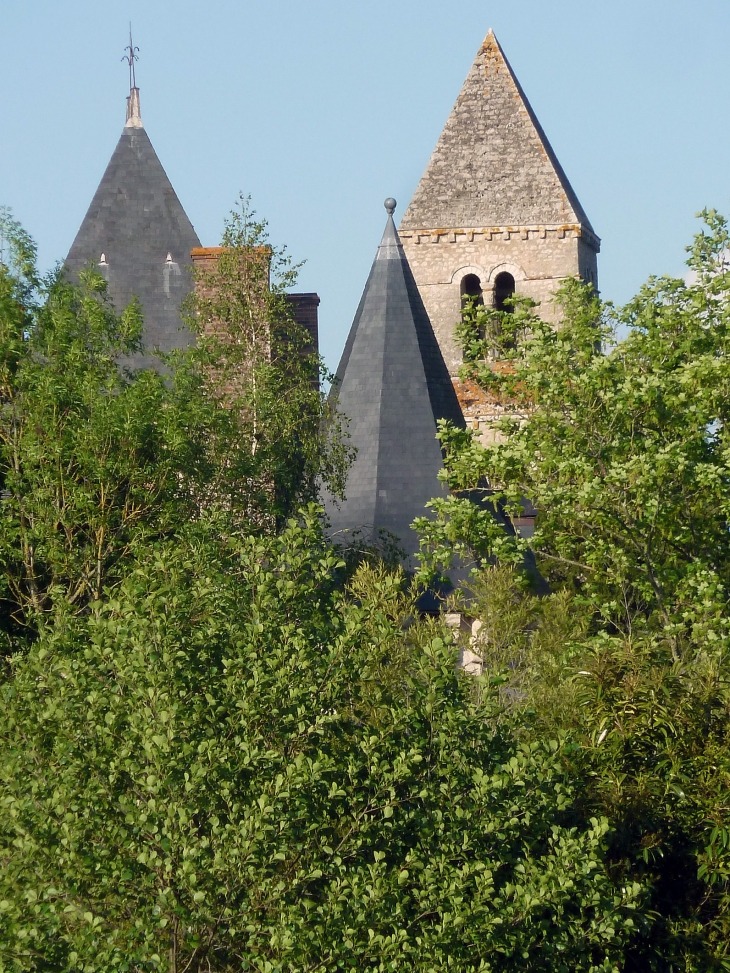 Vue sur le clocher de Saint Lubin - Suèvres
