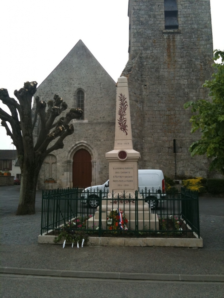 Le monument aux morts - Autruy-sur-Juine