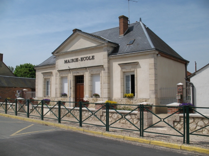 Mairie école - La Cour-Marigny