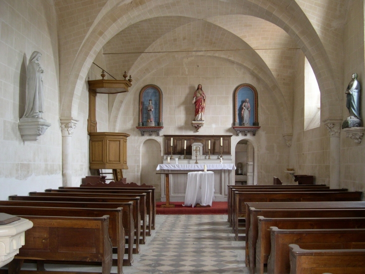 Intérieur de l'église - Léouville