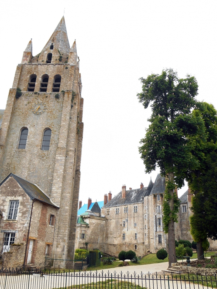 Le clocher et le château - Meung-sur-Loire