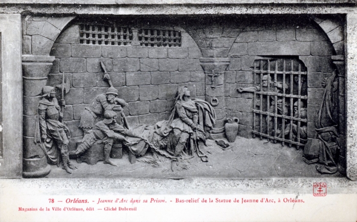 Jeanne d'Arc dans sa prison, vers 1910 (carte postale ancienne). - Orléans
