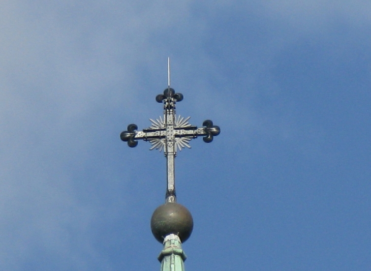 Croix du clocher de l'Eglise fraichement rénovée - Pithiviers