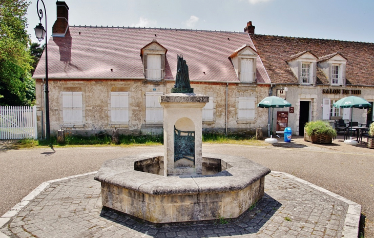 Fontaine - Saint-Benoît-sur-Loire
