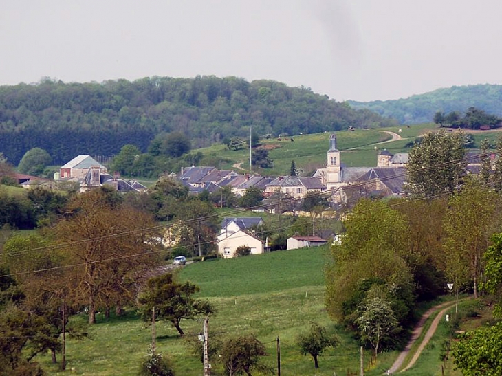 Vue sur le village - Aubigny-les-Pothées