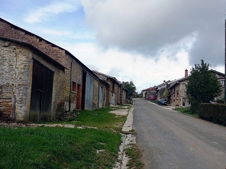 La rue du village - Belval-Bois-des-Dames