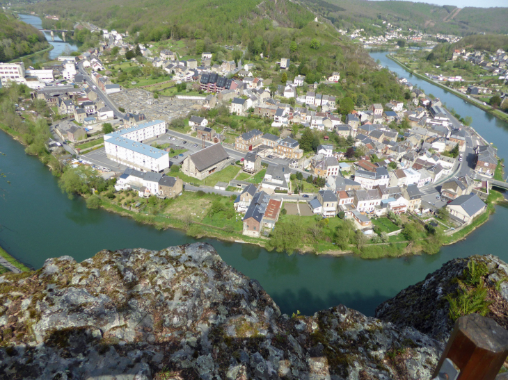 Le rocher de l'Hermitage vue sur Château Regnault - Bogny-sur-Meuse