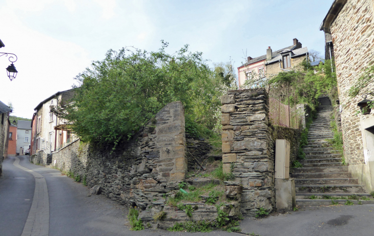 Château Regnault : montée vers les quatre fils Aymon - Bogny-sur-Meuse