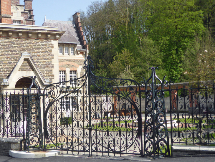 Bogny : le château Maré le portail  Art Nouveau - Bogny-sur-Meuse