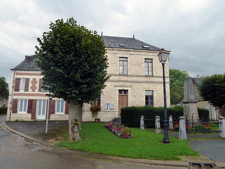 Le centre du village - Bossus-lès-Rumigny
