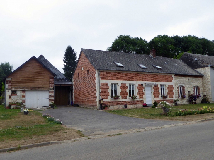 Maison du village - Bossus-lès-Rumigny