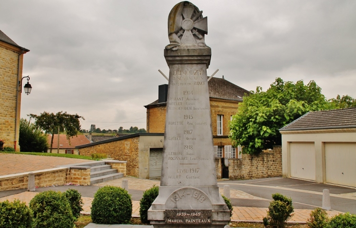 Monument aux Morts - Damouzy